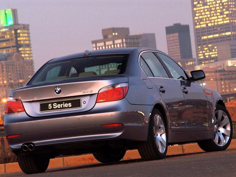  BMW 545i Sedan 2003 года  (ZA) (фото 5 из 7)